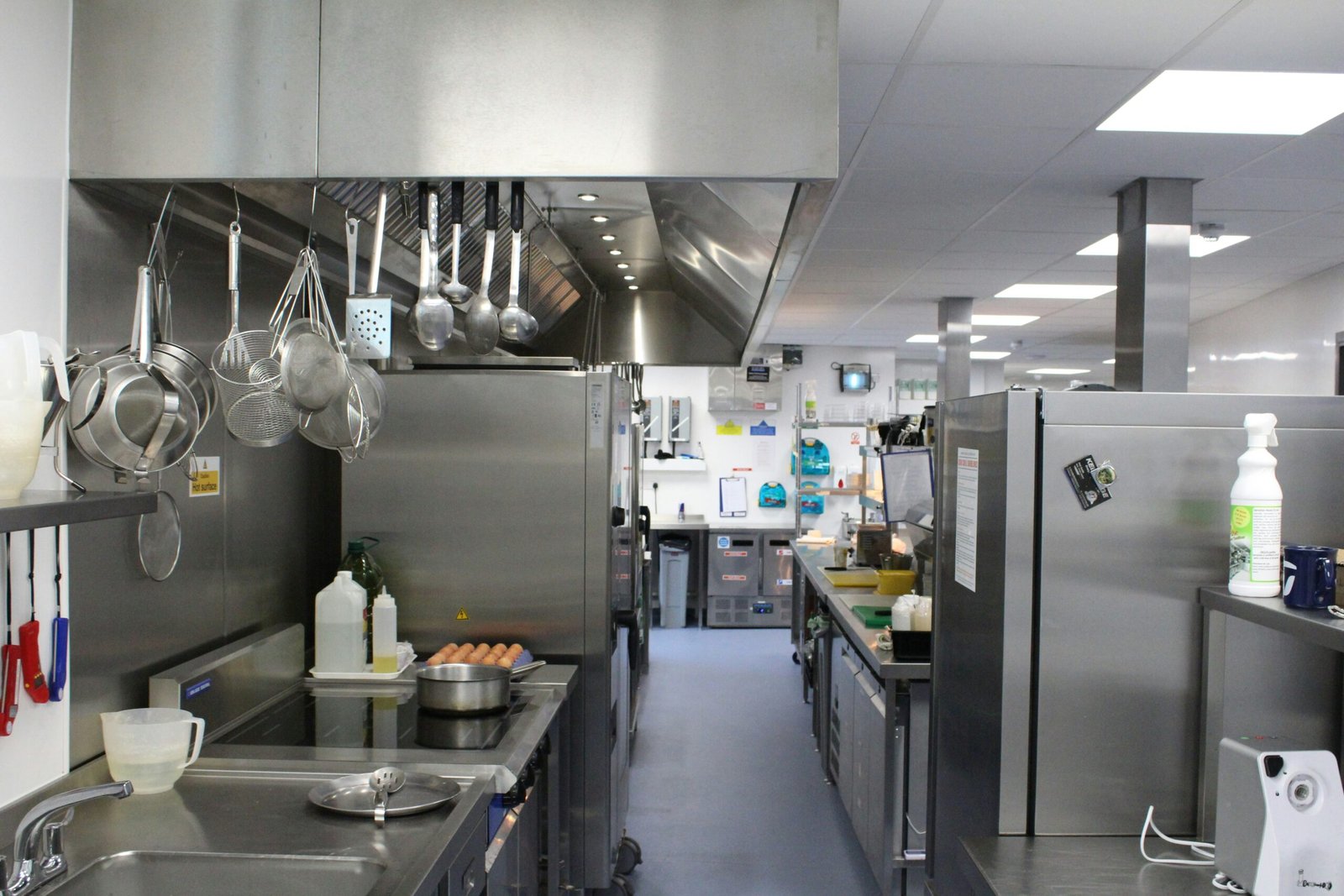 Commercial kitchen deep cleaning and hygiene sanitation