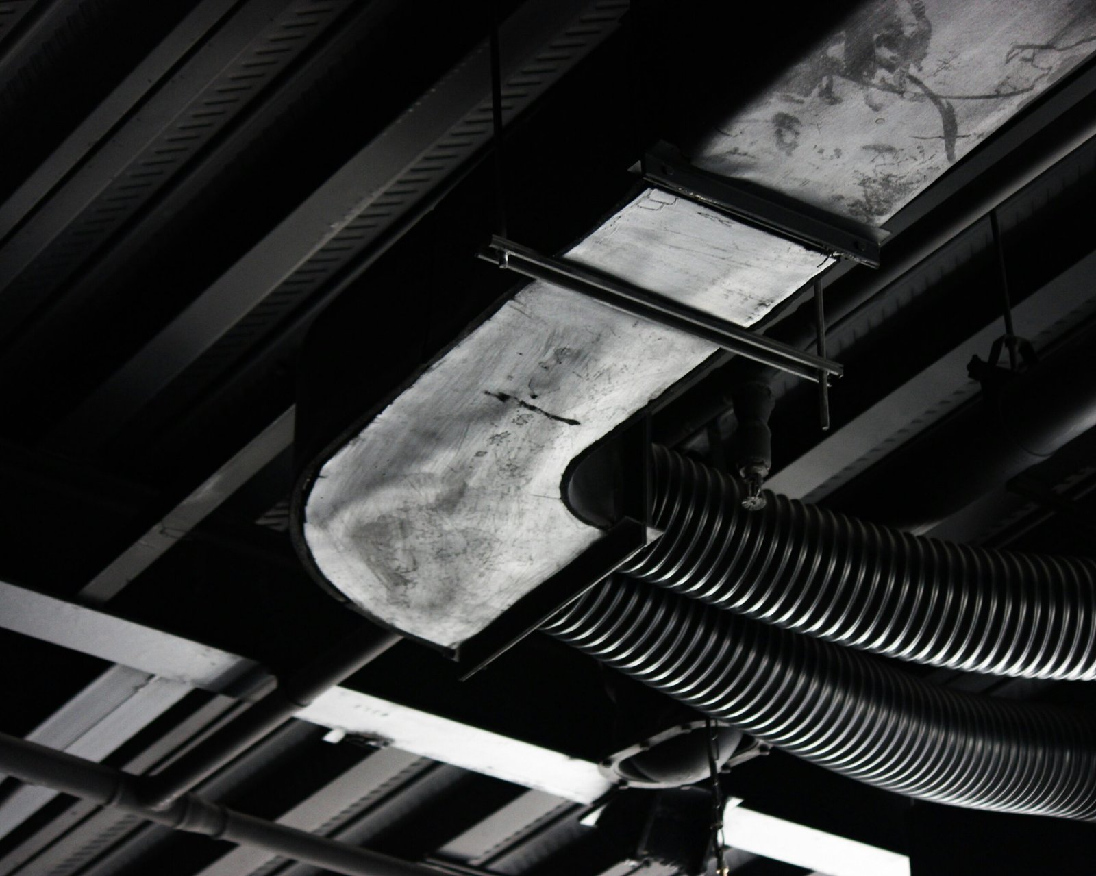 Air duct cleaning and ductwork cleaning by ExtractAssure, air vent cleaning, ventilation cleaning and commercial air vent cleaning UK