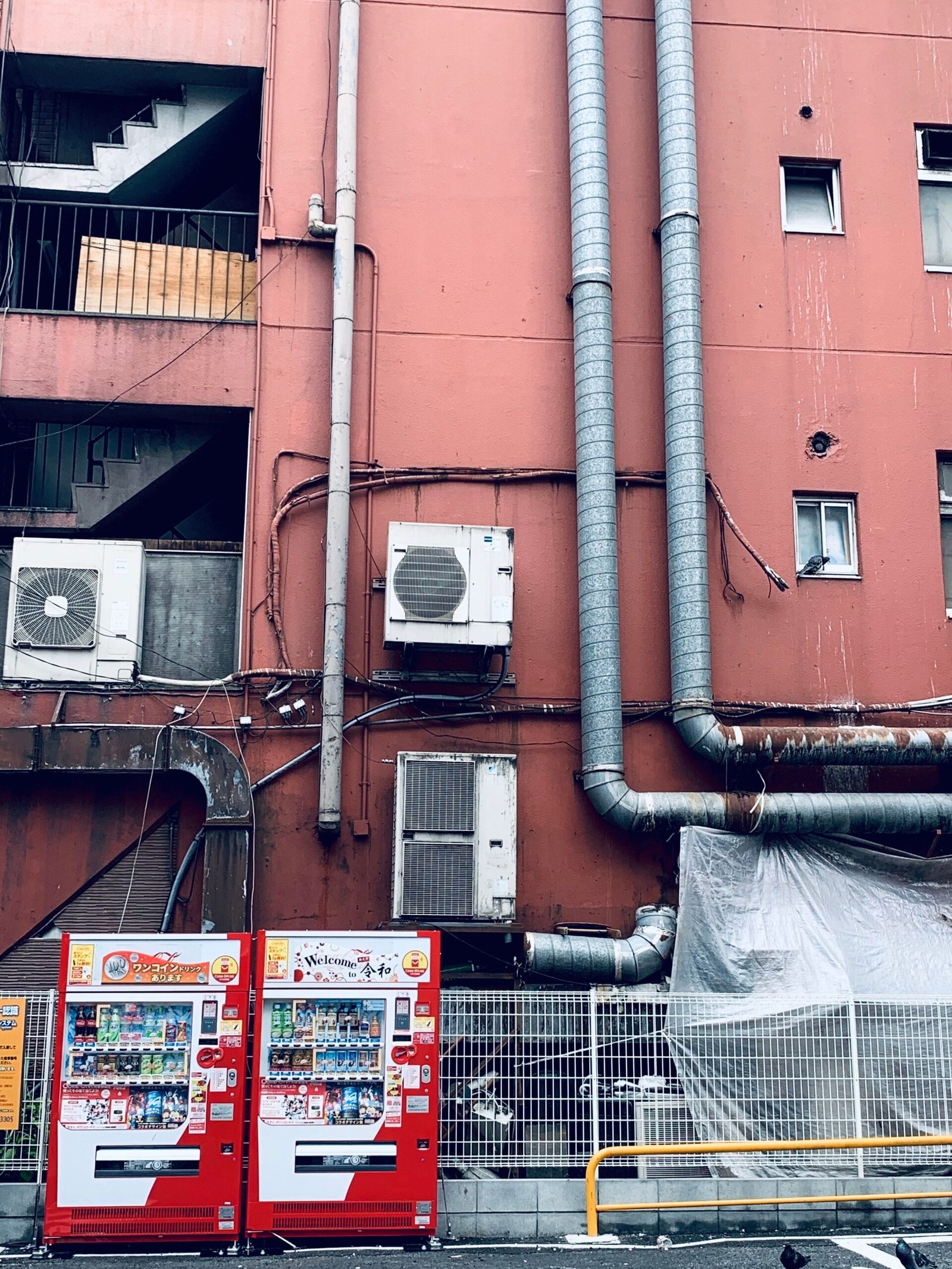 Commercial duct cleaning specialist at work, commercial AHU cleaning, air handling unit cleaning, AHU and duct cleaning and ventilation hygiene UK, Extract Assure