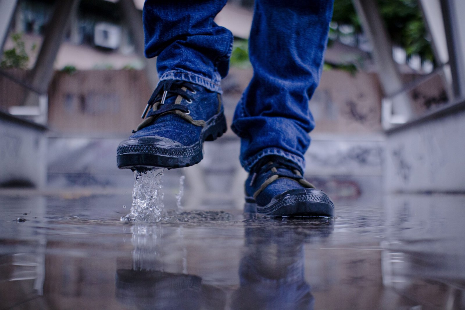 Water damage restoration and drying by ExtractAssure, flood damage cleaning, fire and flood restoration, fire damage cleaning and smoke damage cleaning UK